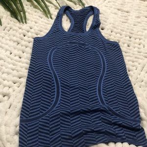 Lululemon patterned tank